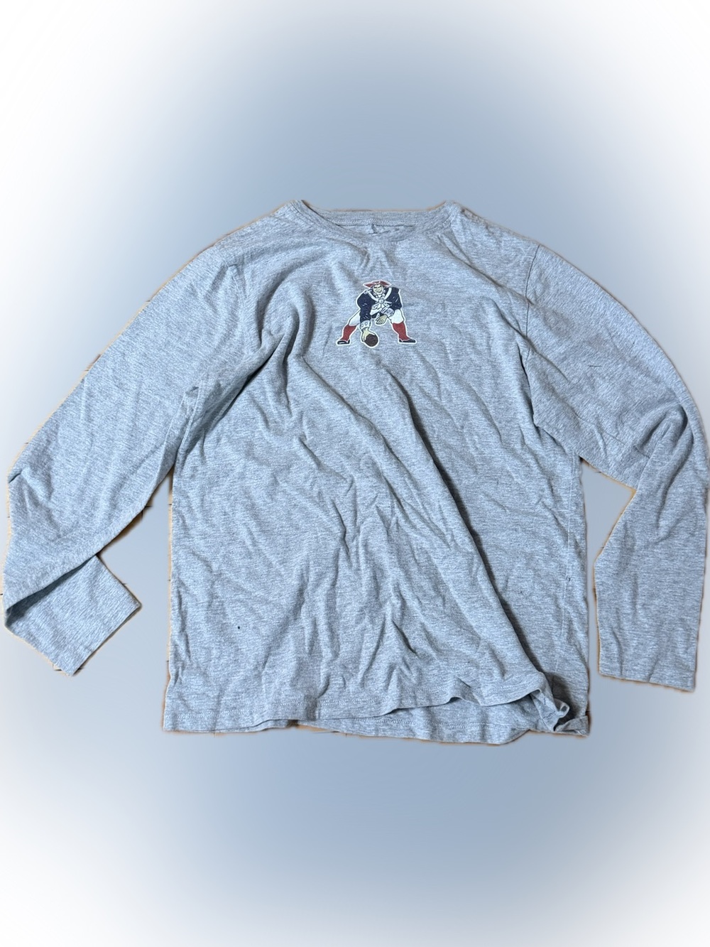 Reebok Men’s Light Gray Long Sleeve Tee with Center Football Patriot Graphic
